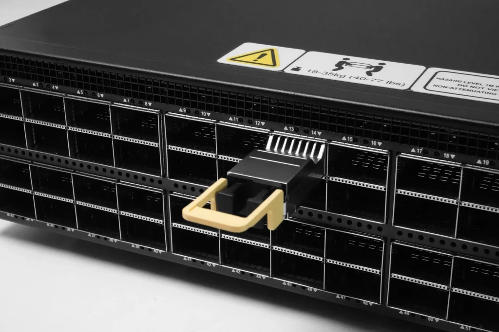 Asterfusion CX864E-N switch with 800G OSPF module